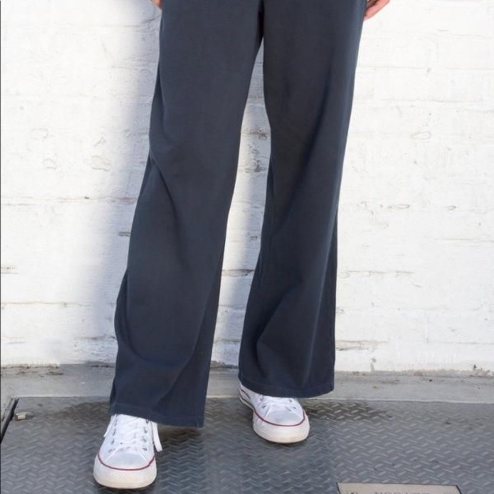 Brandy Melville straight leg sweatpants